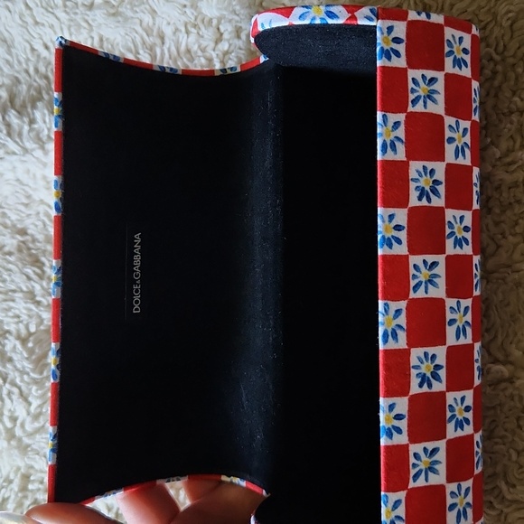 Sunglasses - Picture 3 of 6